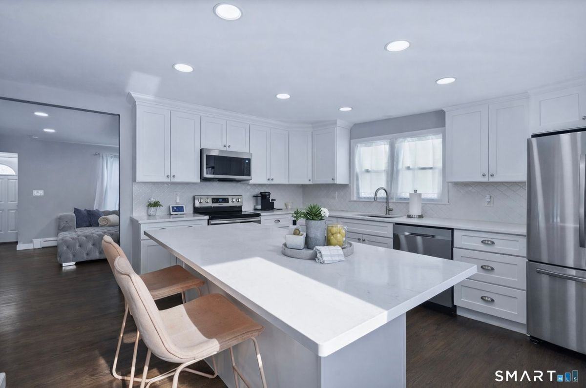 457 Summit St - Photo 4 of 8