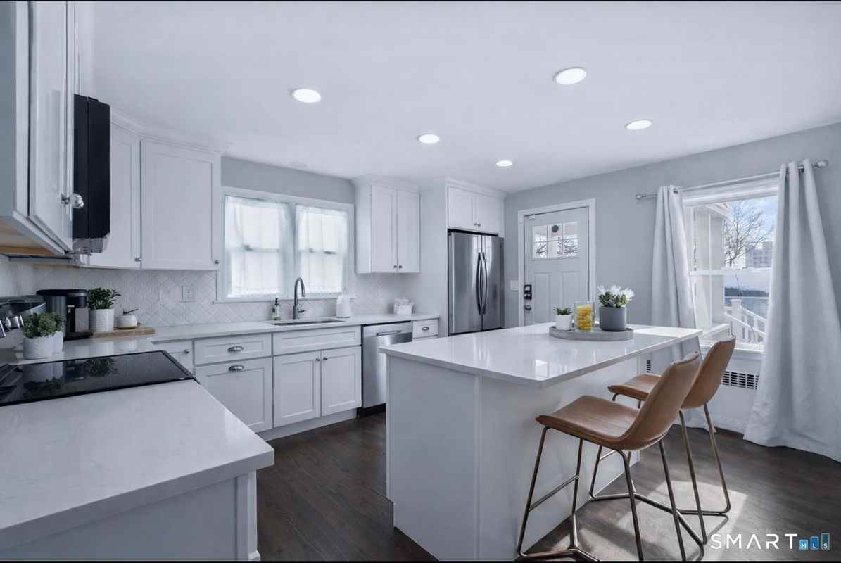 457 Summit St - Photo 6 of 8