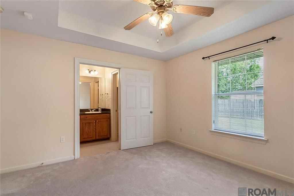 412 E Beech St - Photo 3 of 5