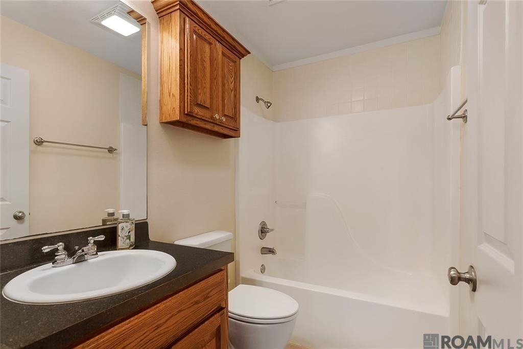 412 E Beech St - Photo 4 of 5