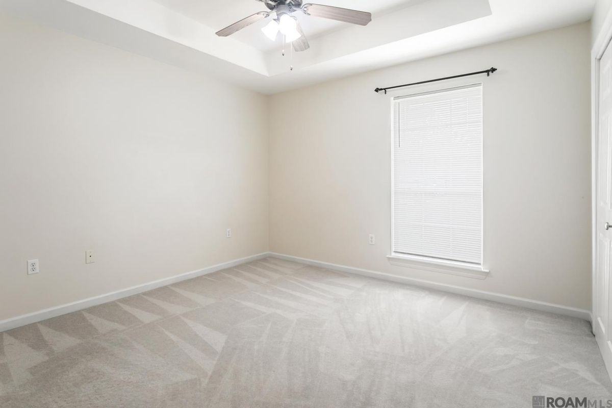 408 E Beech St - Photo 4 of 7