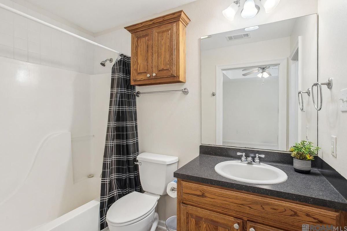 408 E Beech St - Photo 5 of 7