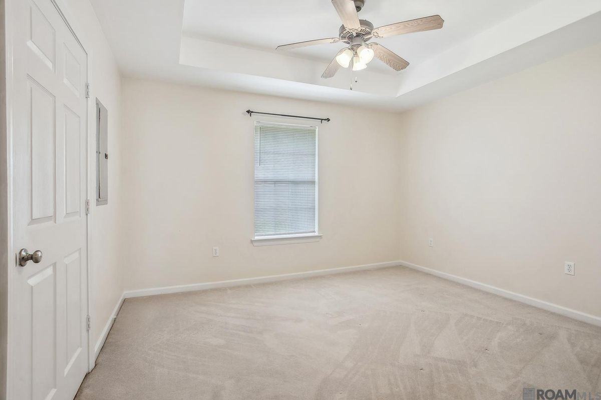 408 E Beech St - Photo 6 of 7