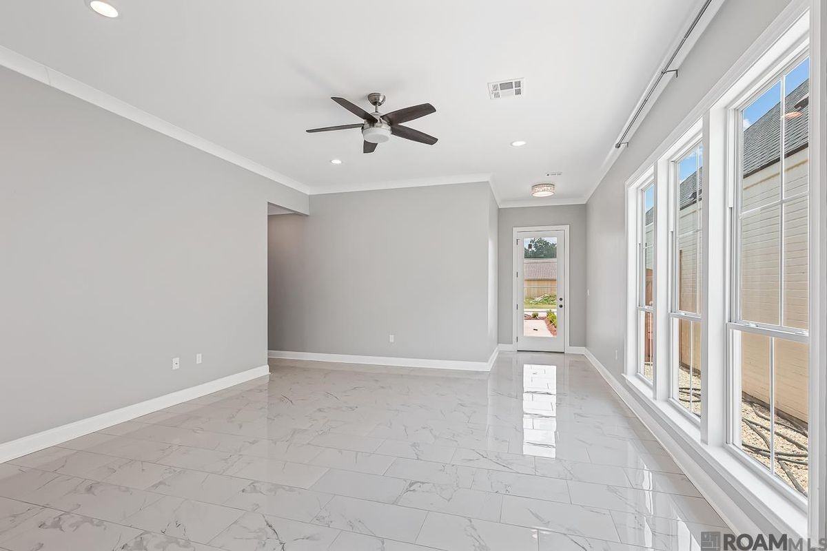 15513 Fields Creek Ave - Photo 3 of 20