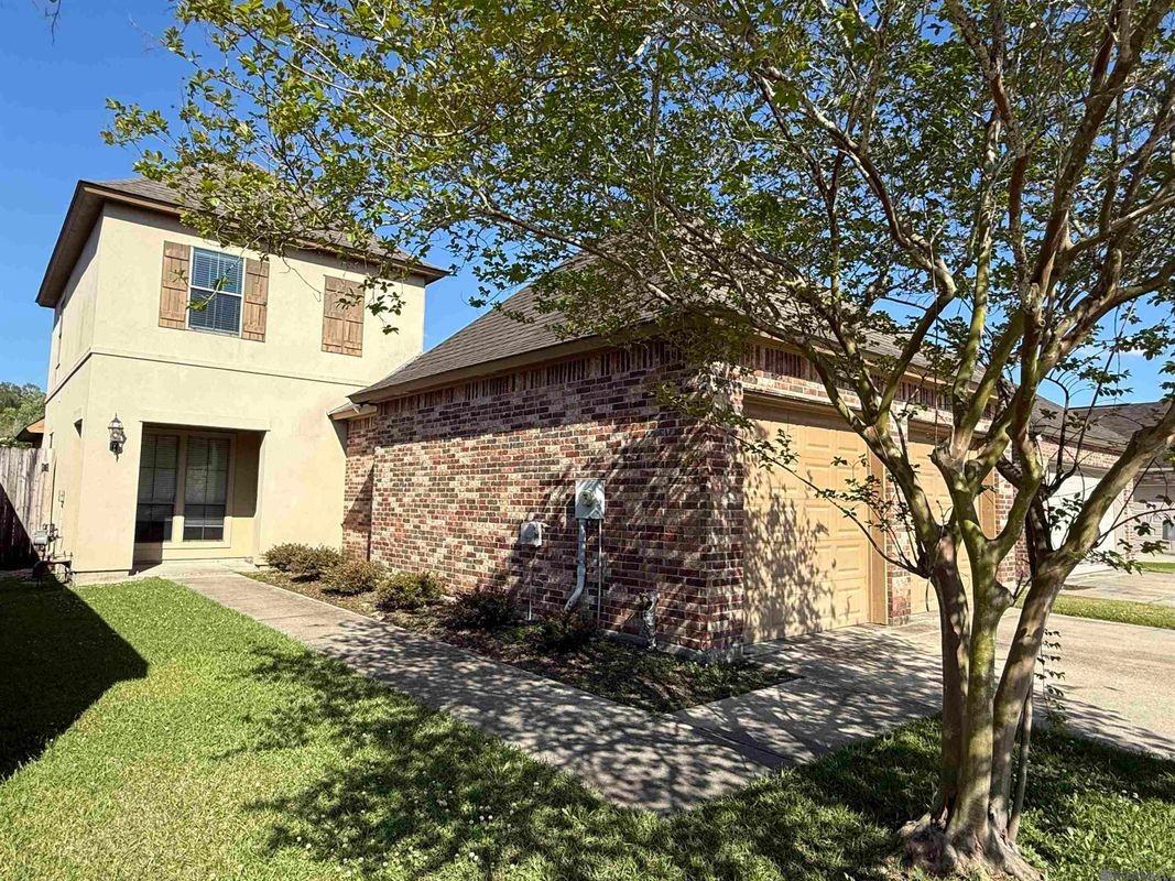 8017 Seville Ct - Photo 2 of 30