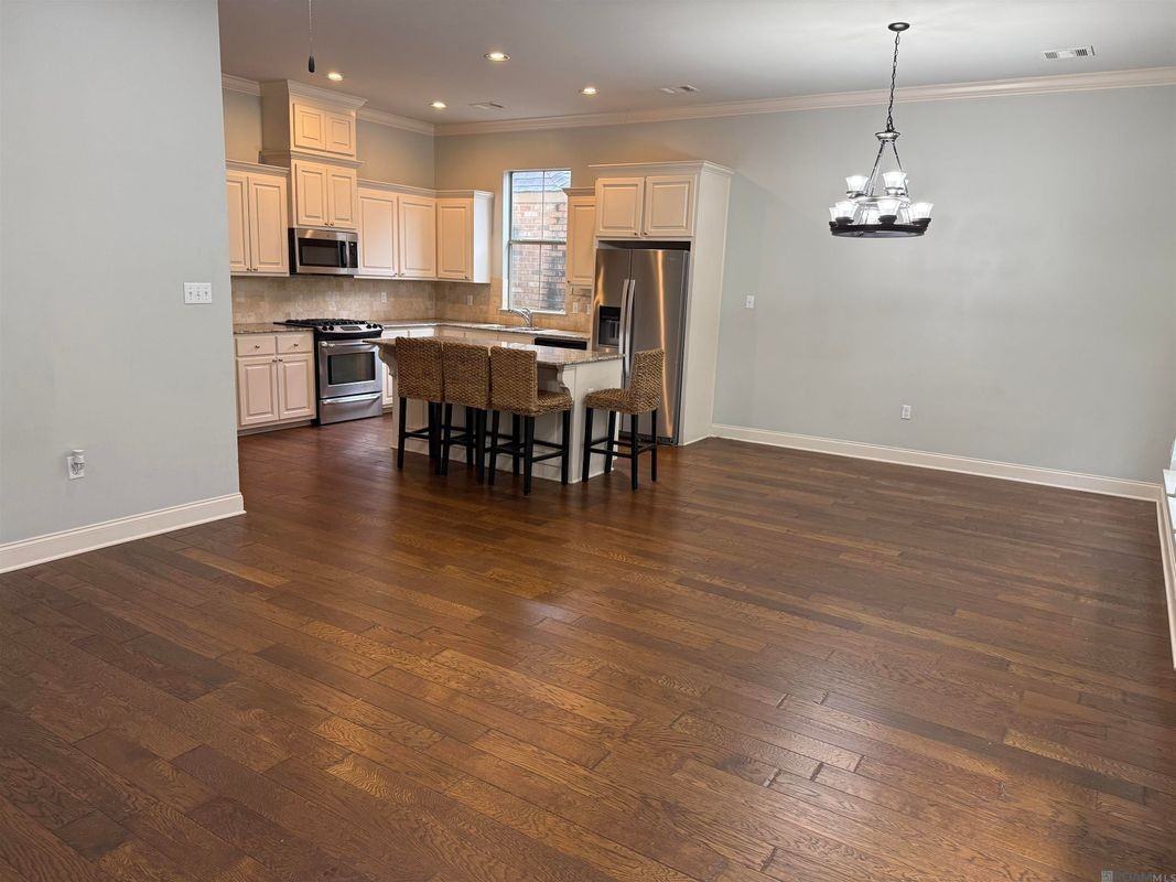 8017 Seville Ct - Photo 5 of 30