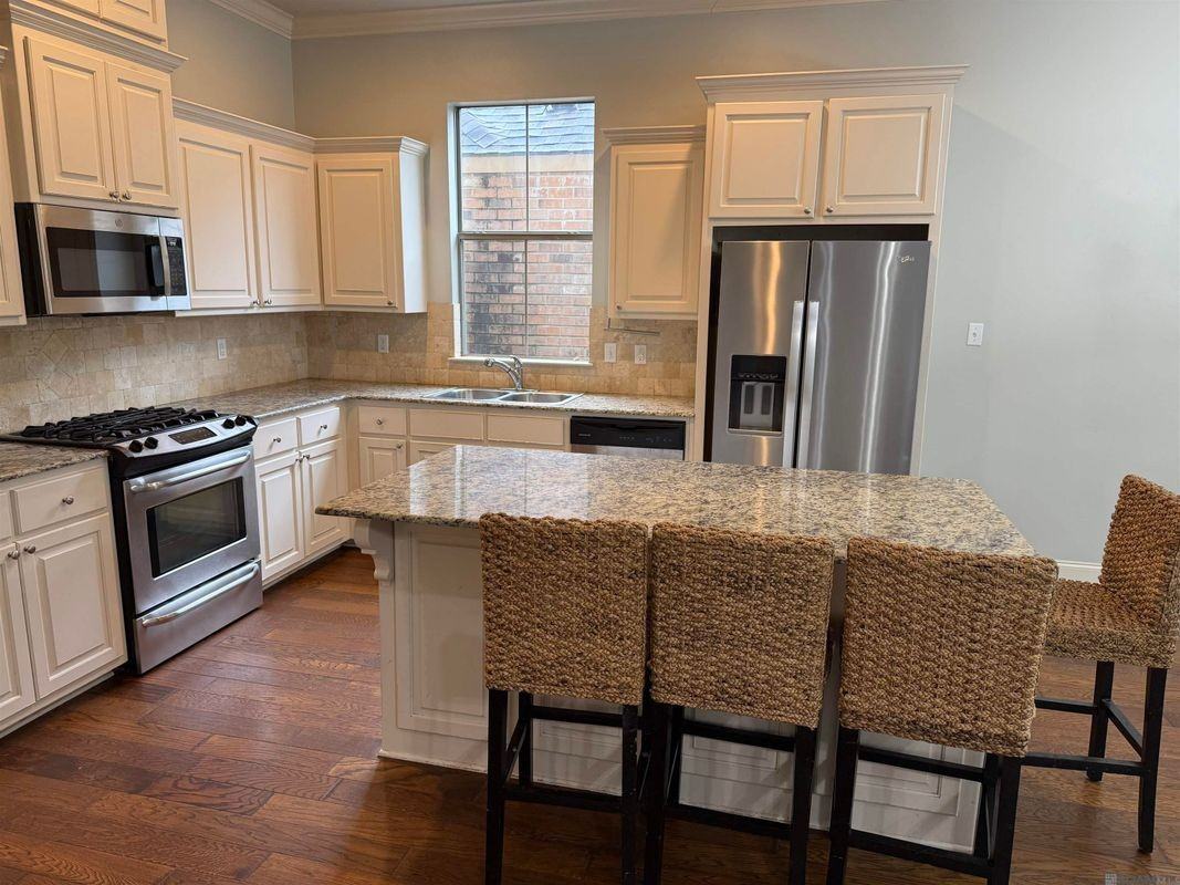 8017 Seville Ct - Photo 6 of 30