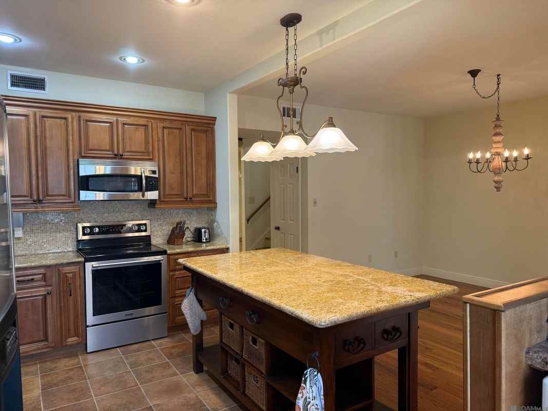 10127 Runnymede Ave - Photo 4 of 8