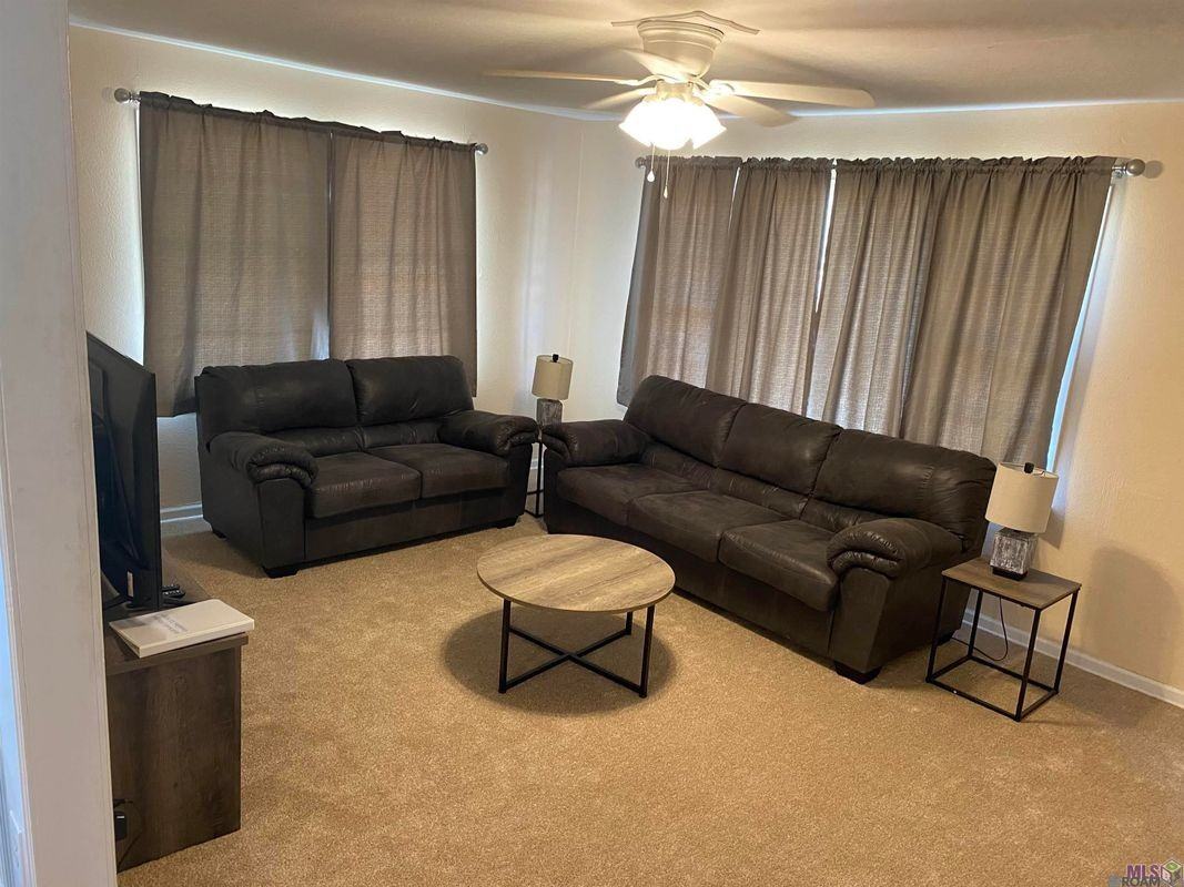 1018 S Mire Ave - Photo 3 of 7