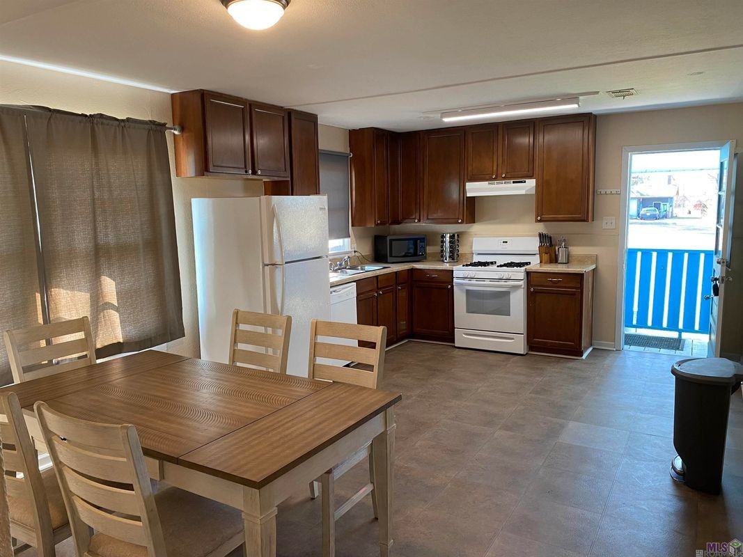 1018 S Mire Ave - Photo 5 of 7