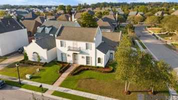 featured image of 2904 Rue Dauphine