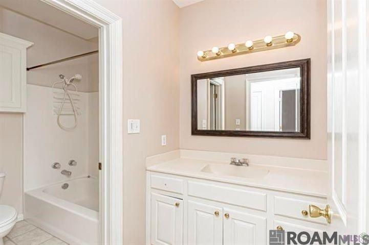 10125 Springbrook Ave - Photo 5 of 11