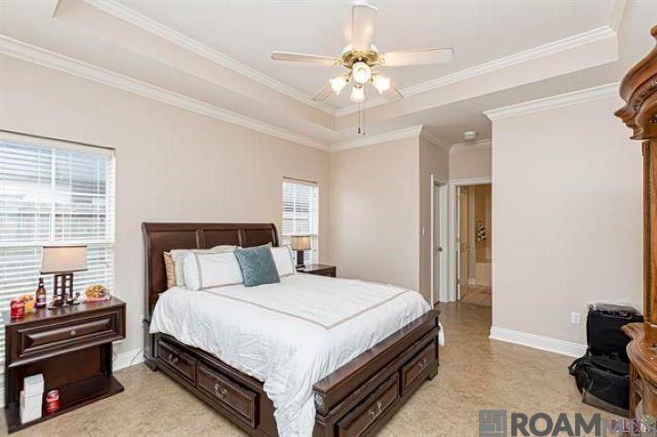 10125 Springbrook Ave - Photo 7 of 11