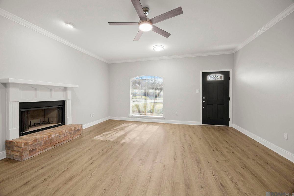 18596 White Oak Dr - Photo 2 of 21