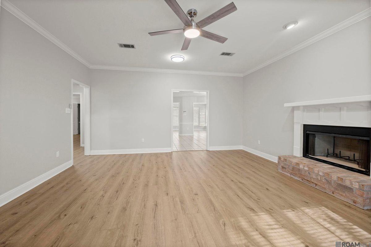 18596 White Oak Dr - Photo 3 of 21