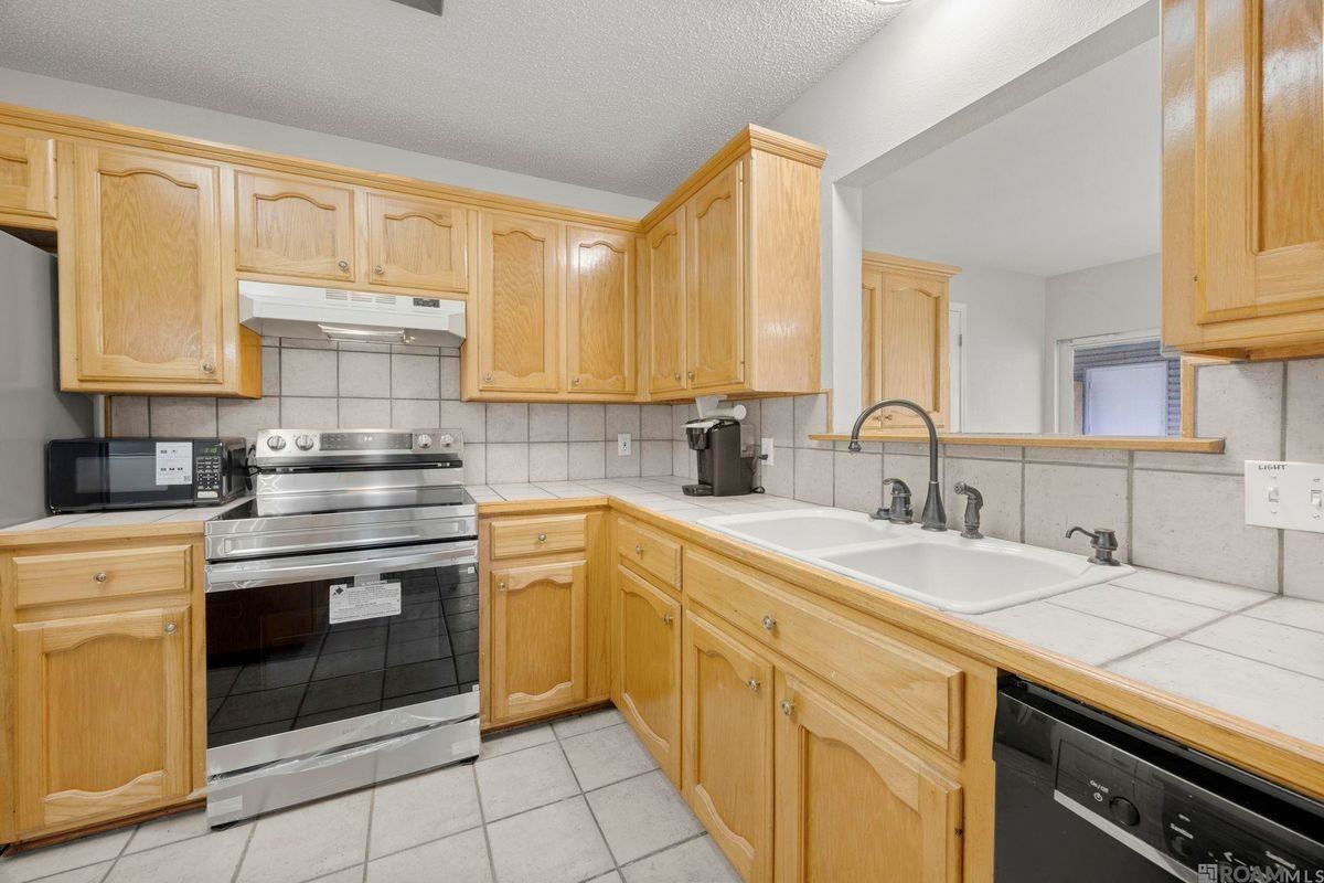 18596 White Oak Dr - Photo 5 of 21