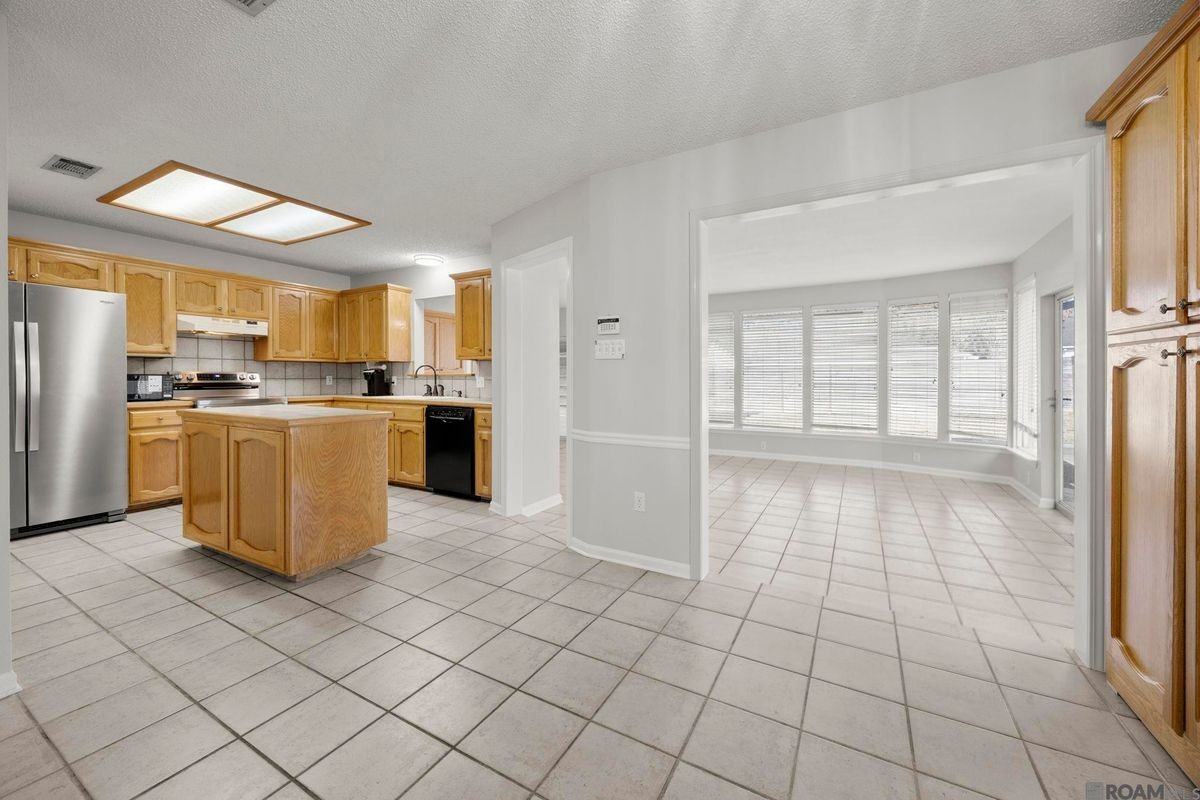 18596 White Oak Dr - Photo 7 of 21