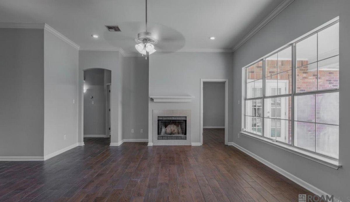 225 Shadowbrush Bnd - Photo 2 of 7