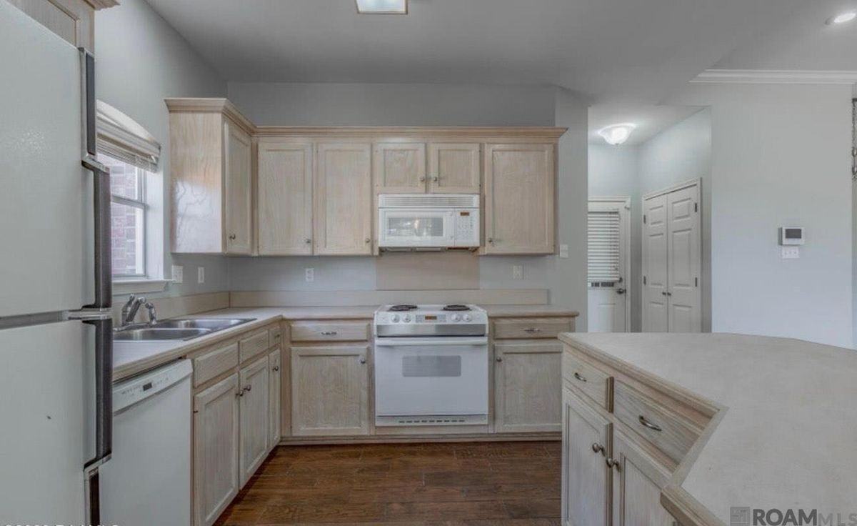 225 Shadowbrush Bnd - Photo 3 of 7