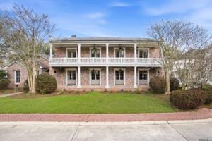 featured image of 926 Crown Way