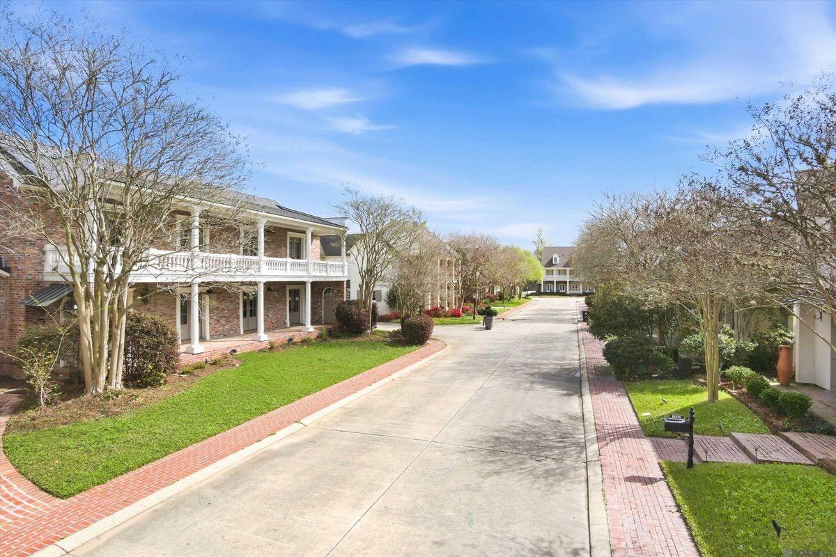 926 Crown Way - Photo 3 of 36