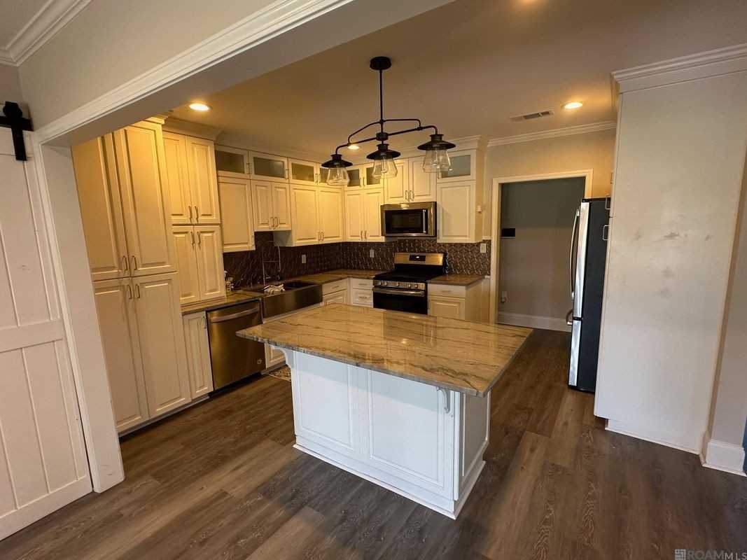 9620 Island Rd - Photo 3 of 11