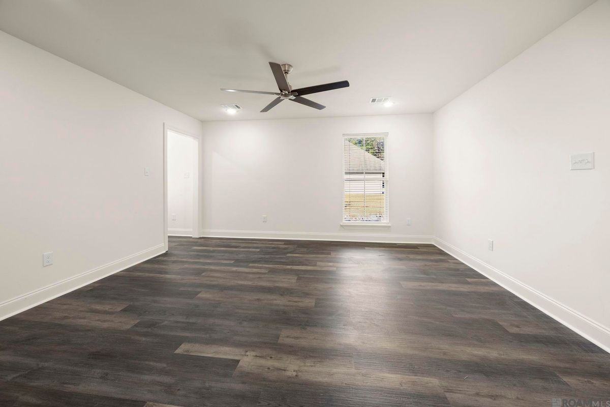 38254 Shelby Dr - Photo 4 of 11