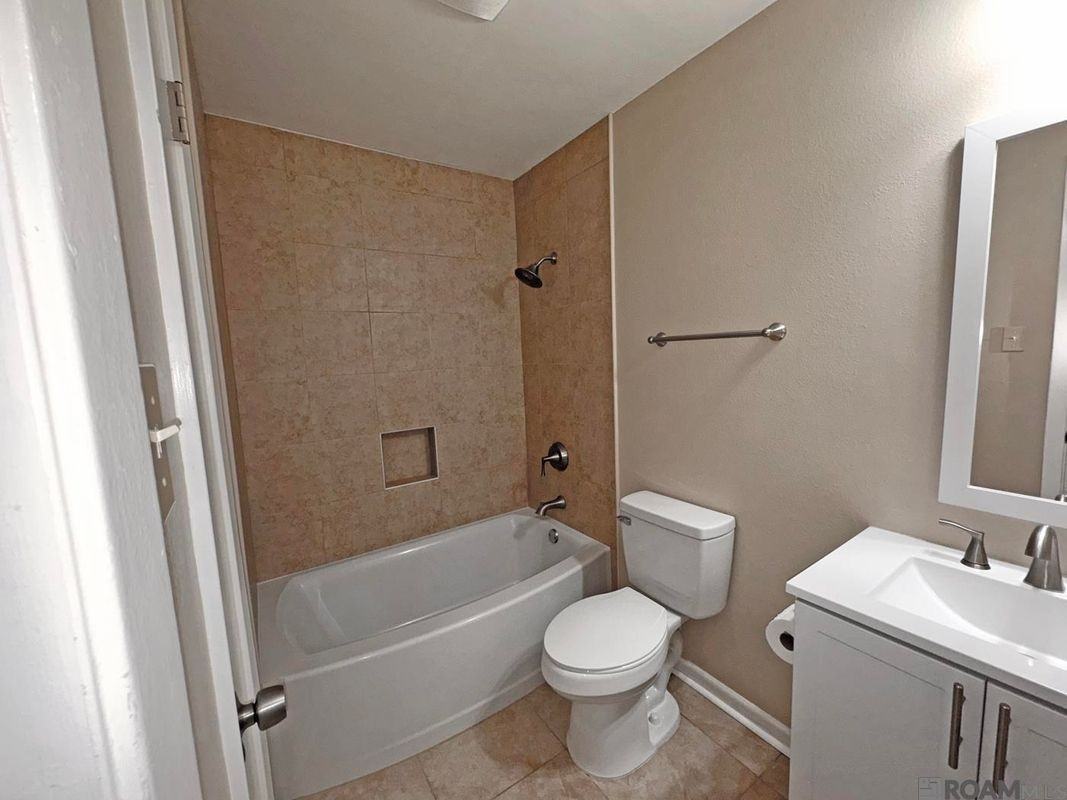 114 Mallard Dr ##A - Photo 4 of 7