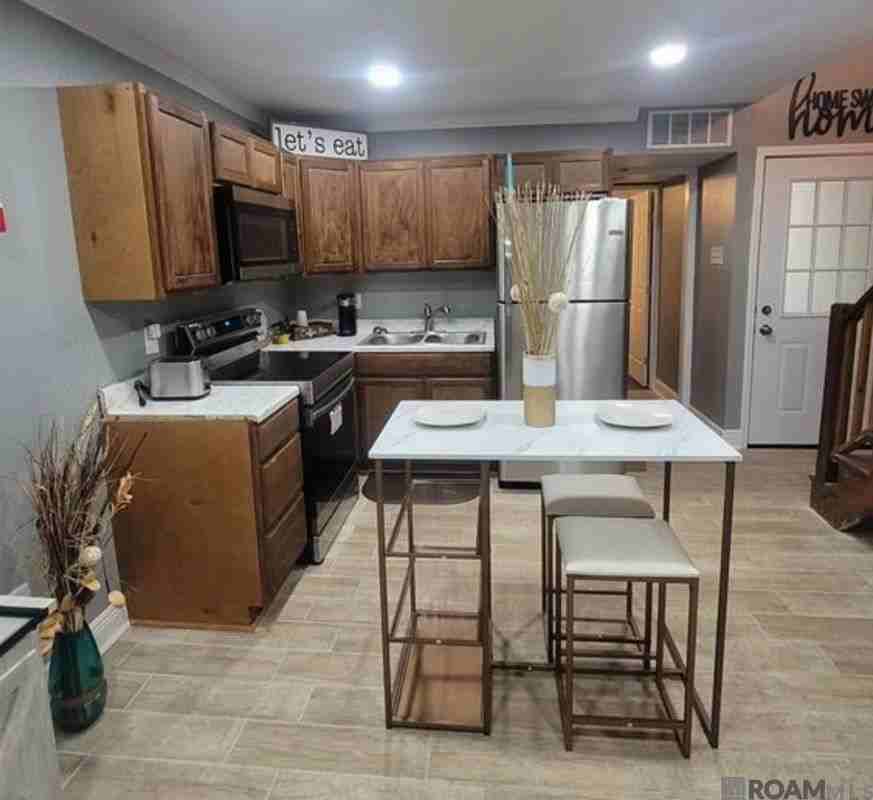 277 Chatsworth St - Photo 3 of 5