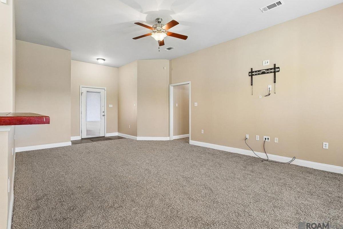 11176 Merlo Dr - Photo 2 of 15