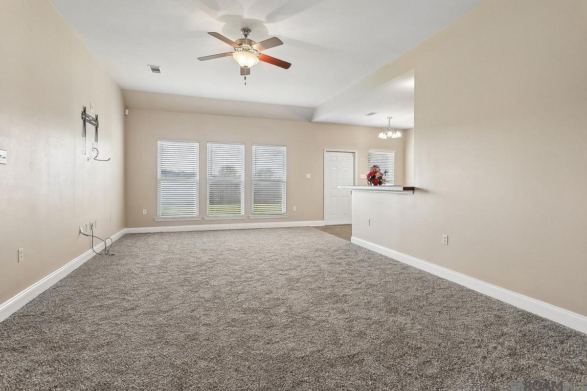 11176 Merlo Dr - Photo 3 of 15