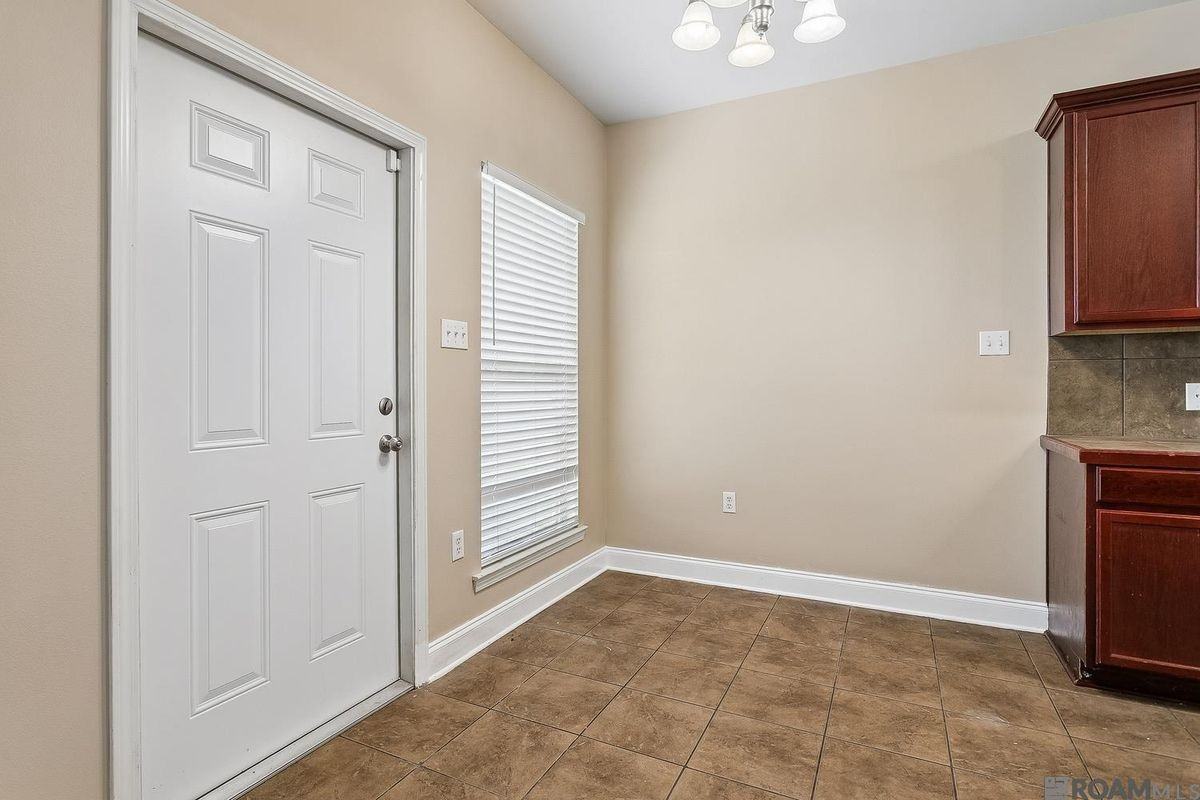 11176 Merlo Dr - Photo 6 of 15