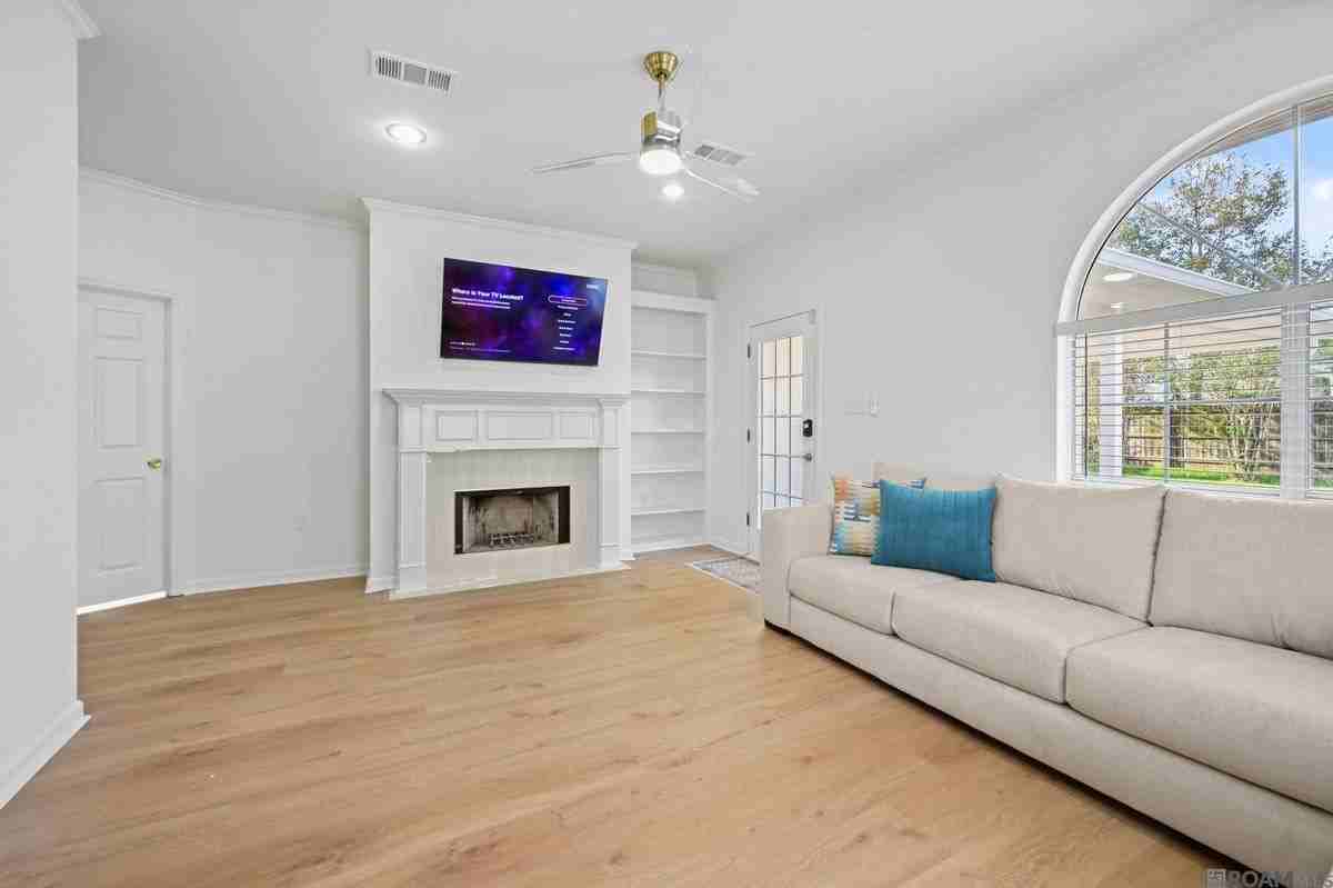 18482 Lake Iris Ave - Photo 3 of 13
