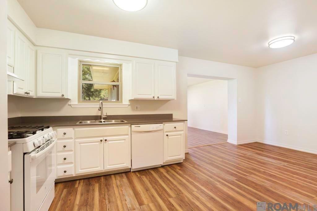 911 Hatchell Ln - Photo 2 of 24