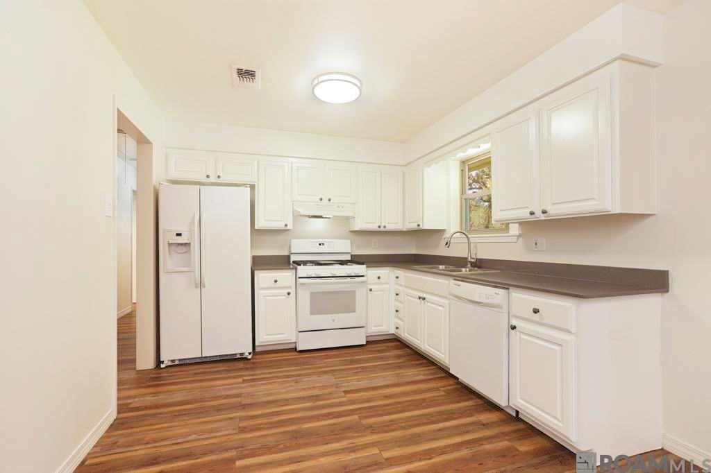 911 Hatchell Ln - Photo 3 of 24