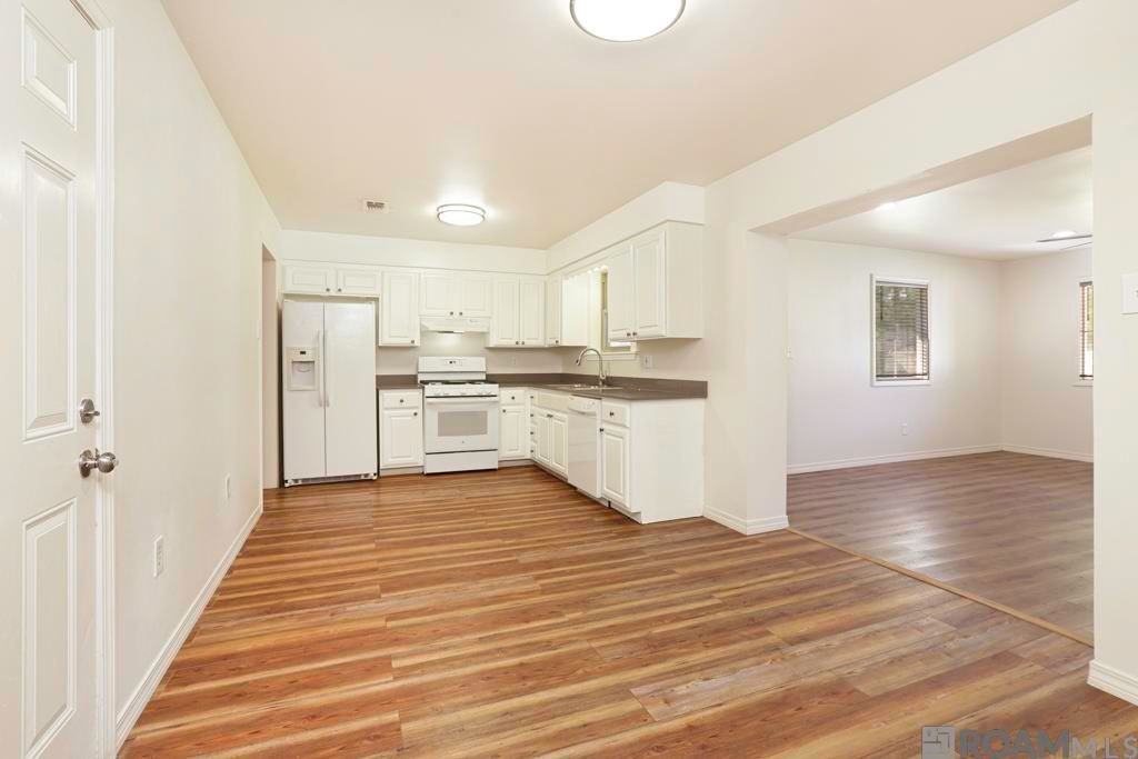 911 Hatchell Ln - Photo 4 of 24