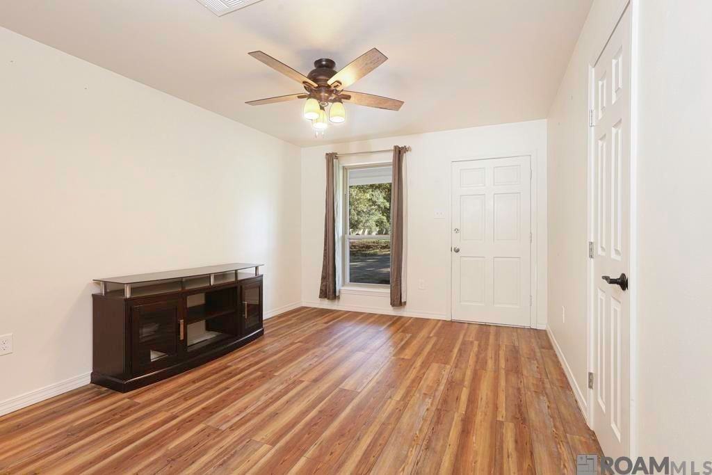 911 Hatchell Ln - Photo 6 of 24