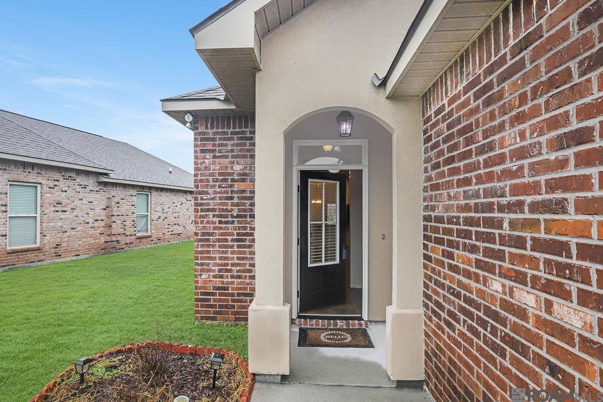 16248 Timberstone Dr - Photo 2 of 19