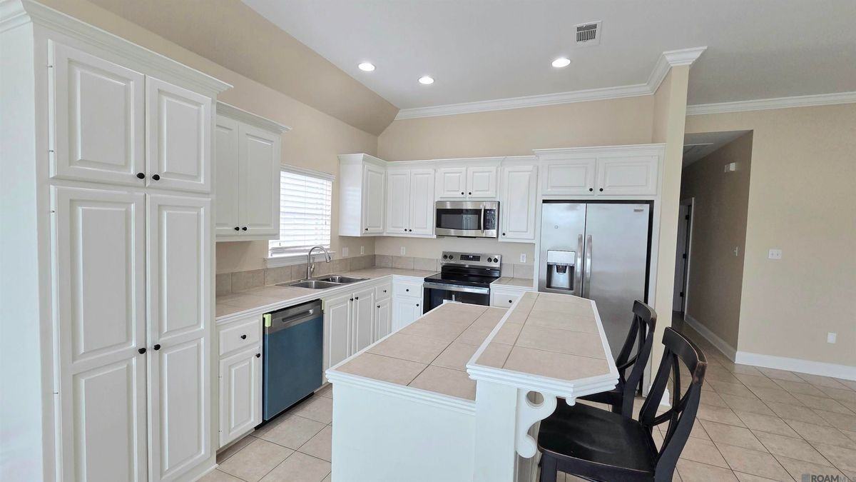 2934 Nicholson Lake Dr - Photo 4 of 26