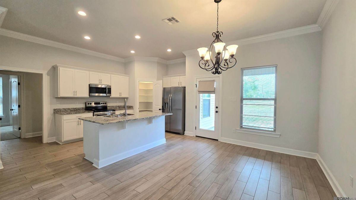 7004 Spring Gardens Dr - Photo 2 of 28