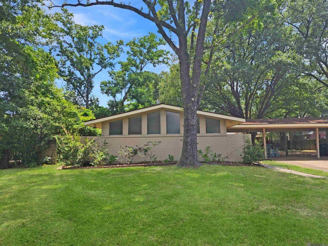 468 College Hill Dr - Photo 2 of 10