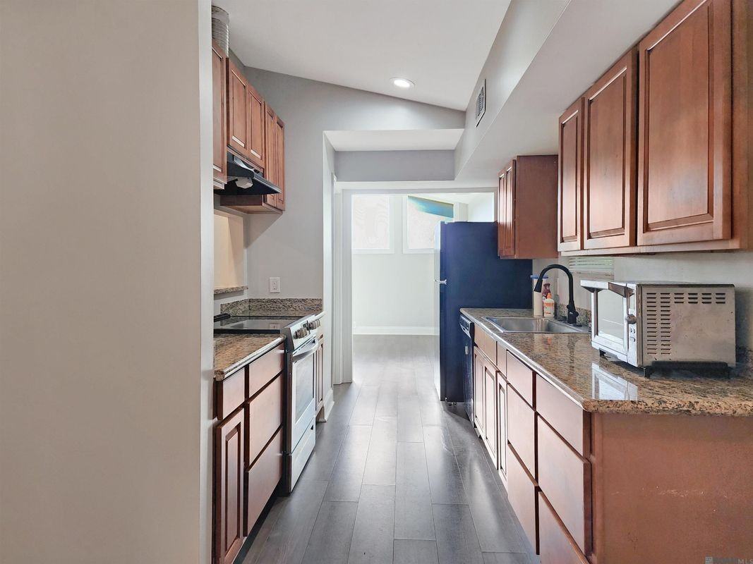 468 College Hill Dr - Photo 4 of 10