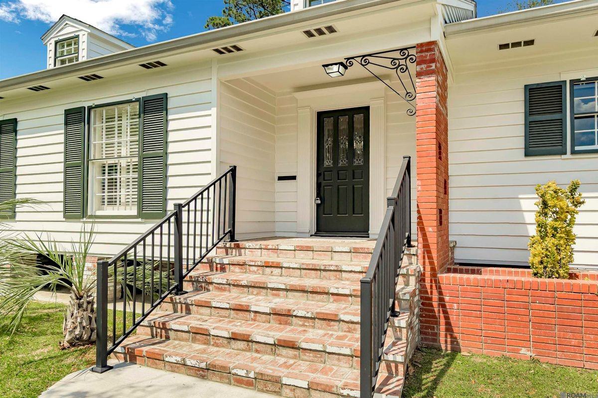 222 E Sanders St - Photo 3 of 38