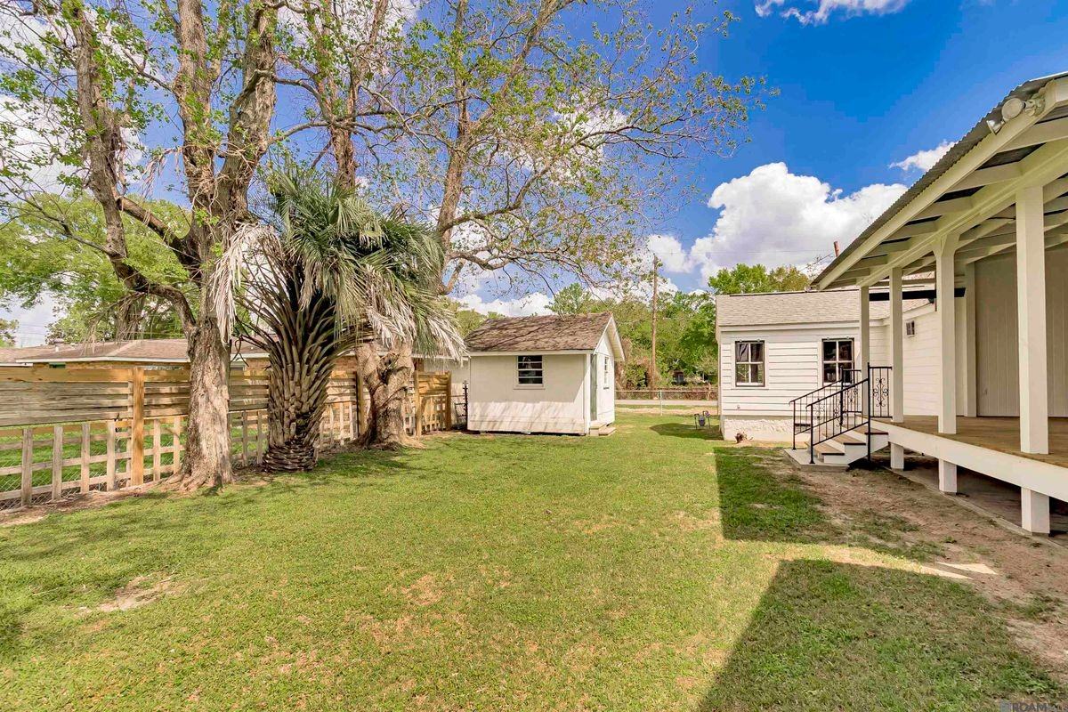 222 E Sanders St - Photo 4 of 38