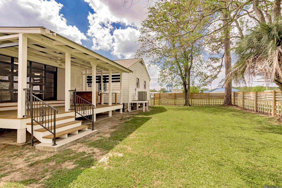 222 E Sanders St - Photo 5 of 38