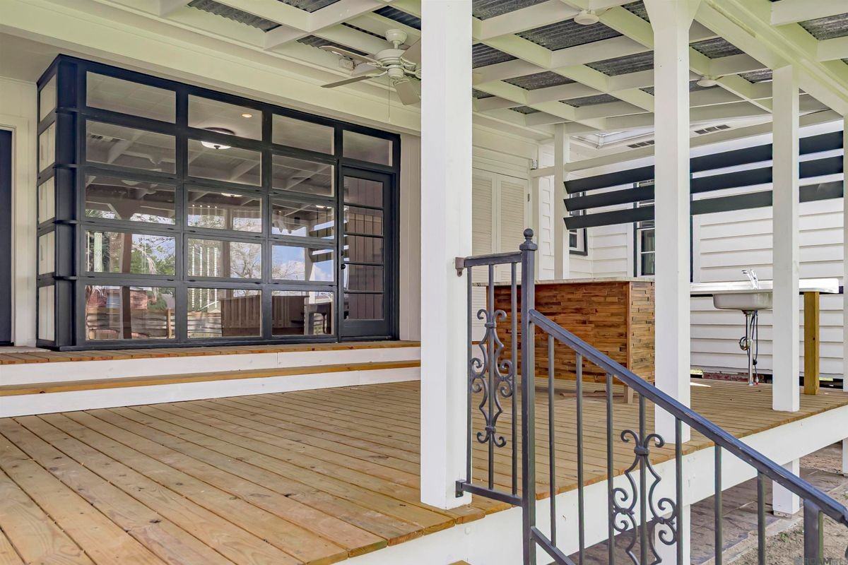 222 E Sanders St - Photo 7 of 38