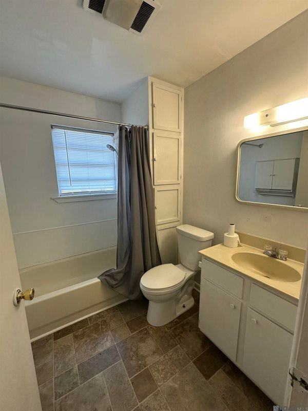 334 Maryland Ave - Photo 2 of 7