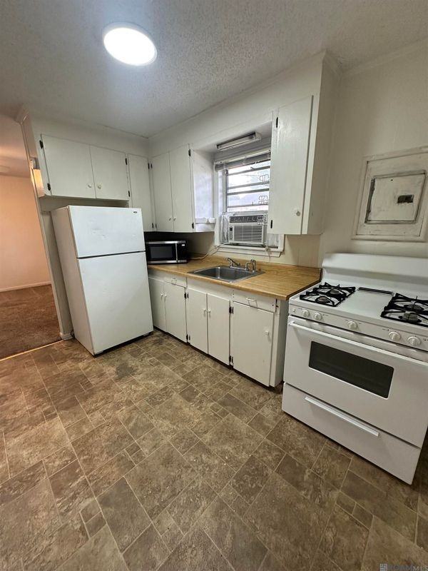 334 Maryland Ave - Photo 4 of 7