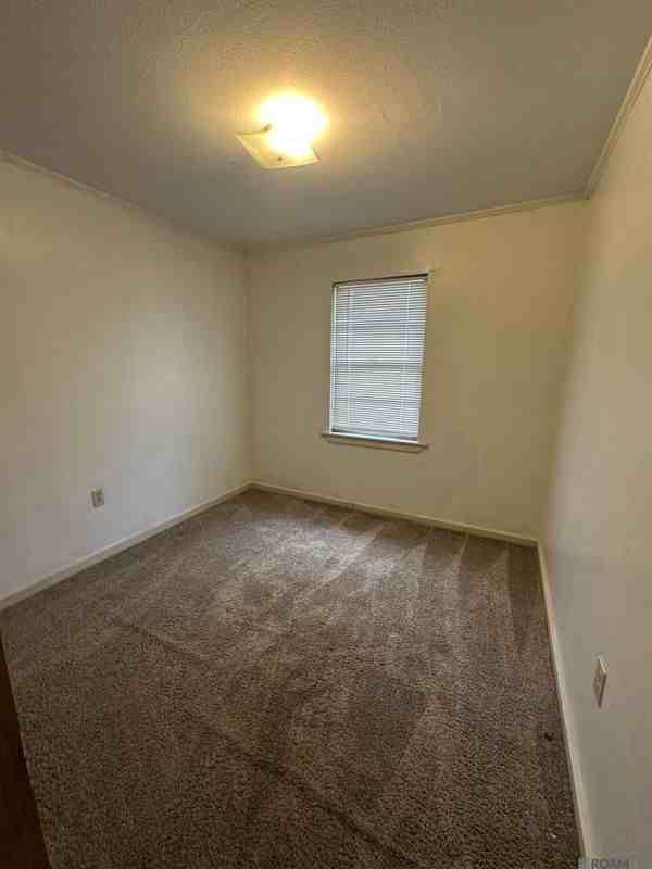 334 Maryland Ave - Photo 6 of 7