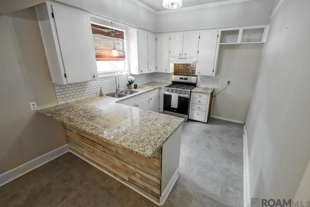 110 Saint Jude St - Photo 7 of 26